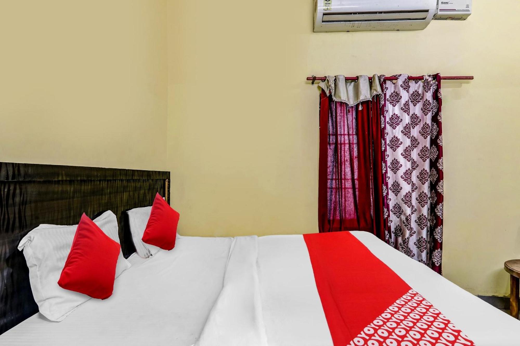 Flagship Hotel Suman Niwas Bijnaur Exterior photo